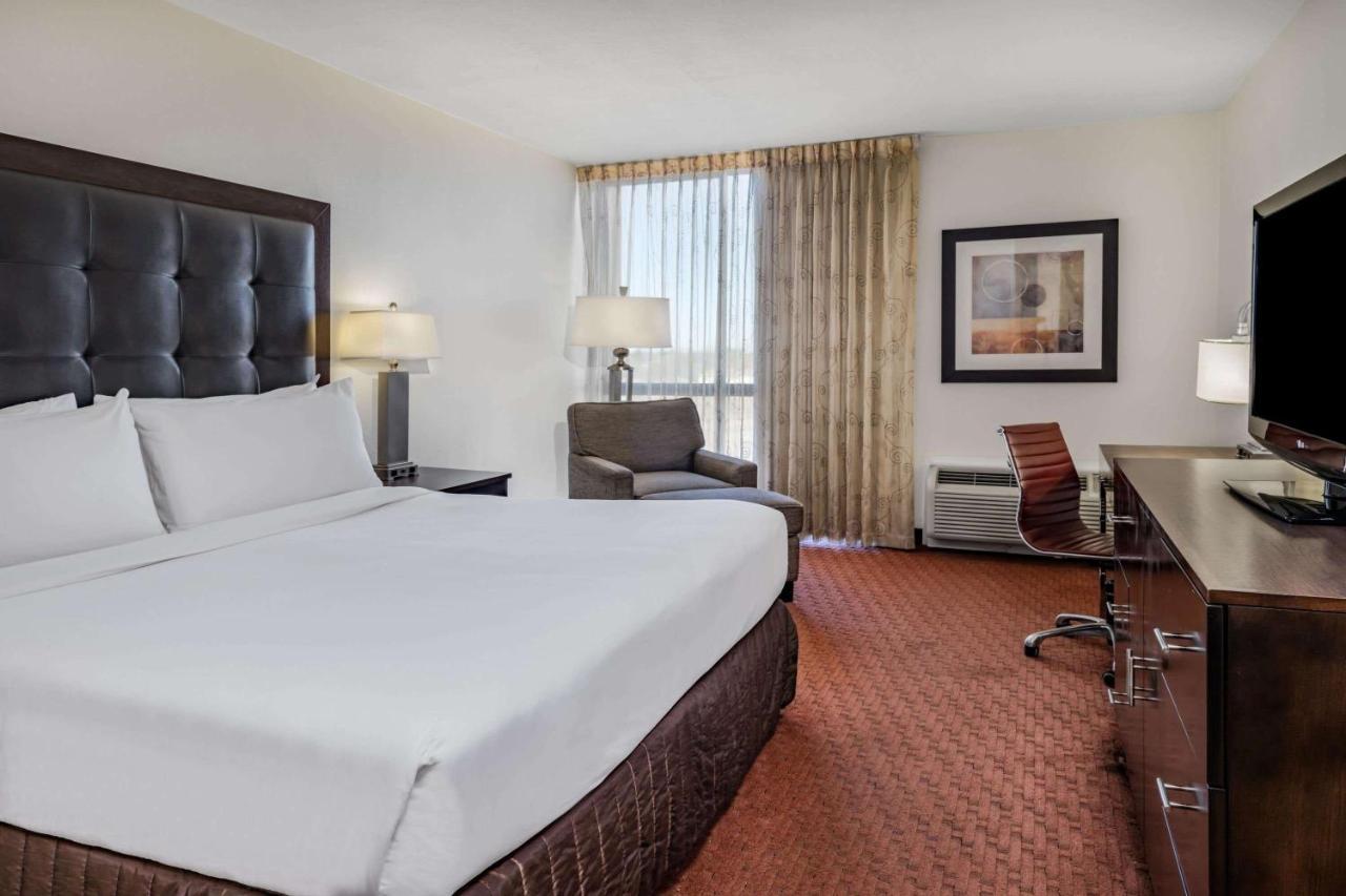 Wyndham Sacramento Hotel Carmichael Exterior photo
