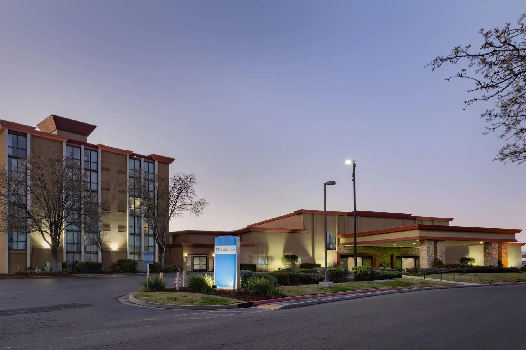Wyndham Sacramento Hotel Carmichael Exterior photo