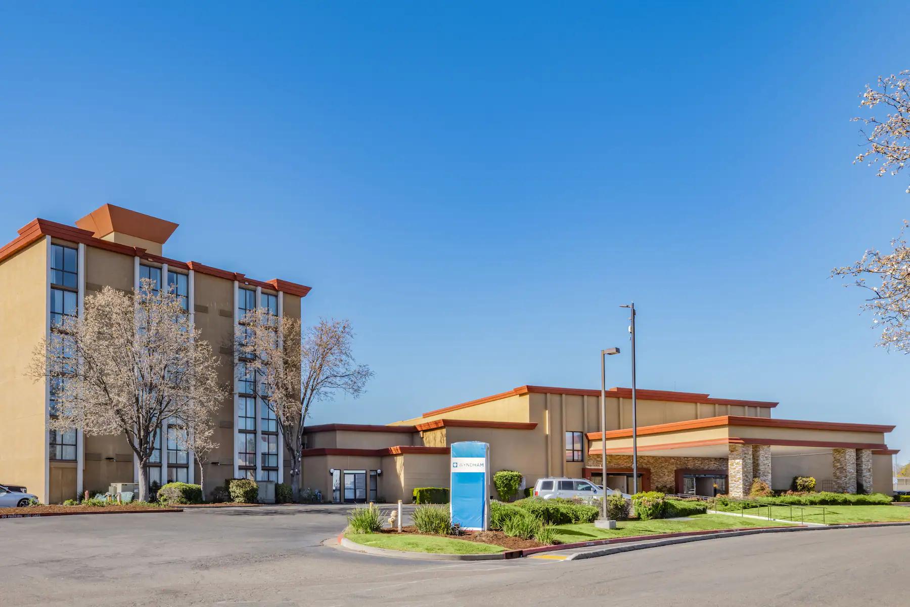 Wyndham Sacramento Hotel Carmichael Exterior photo